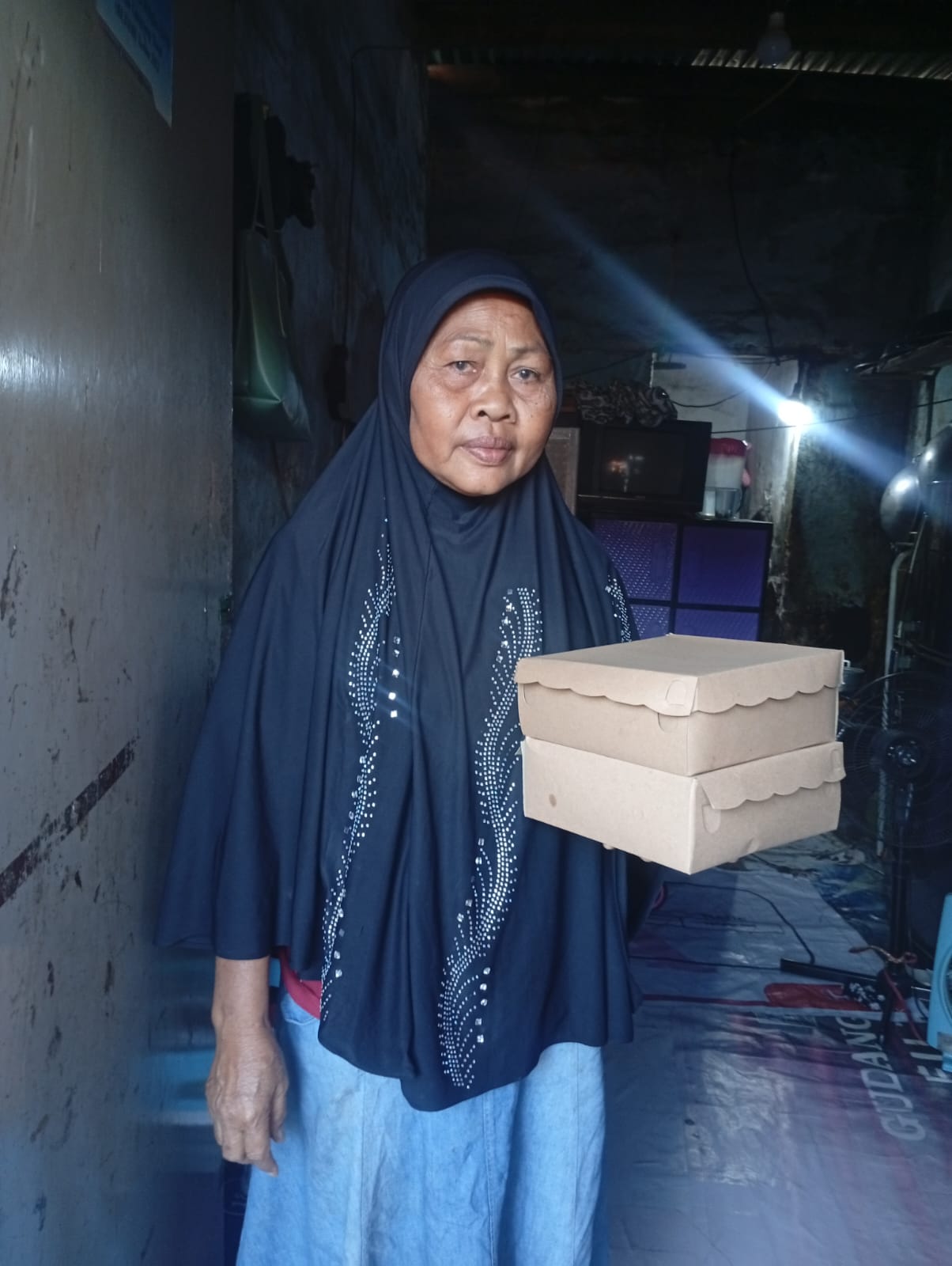 Proses packing paket nasi fidyah