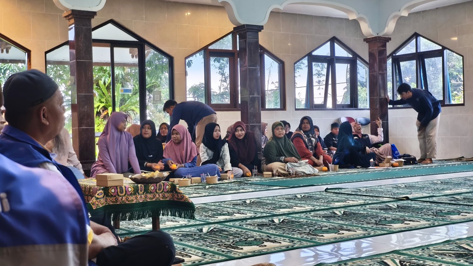 Makan bersama mempererat ukhuwah