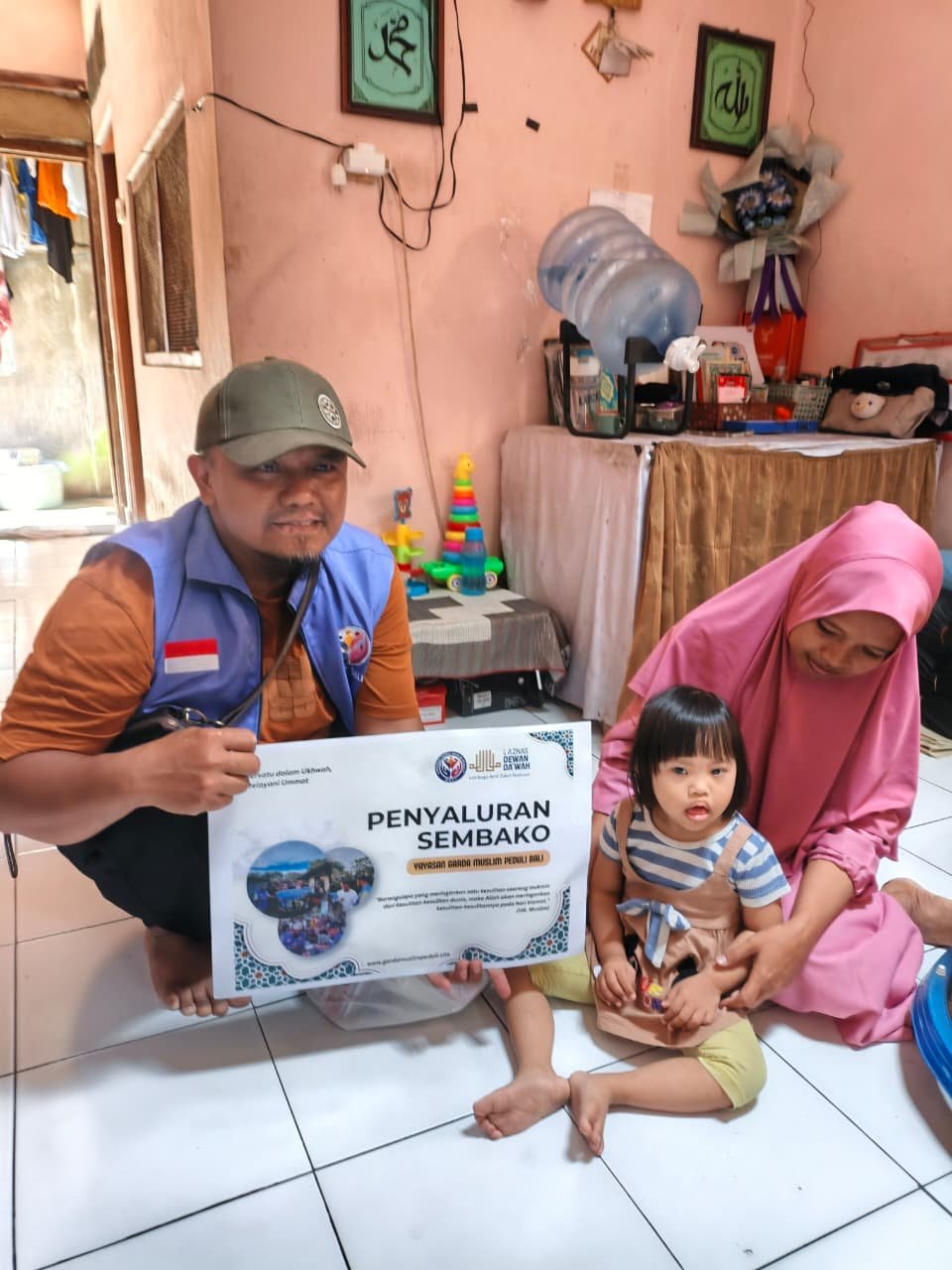Wajah bahagia penerima sembako